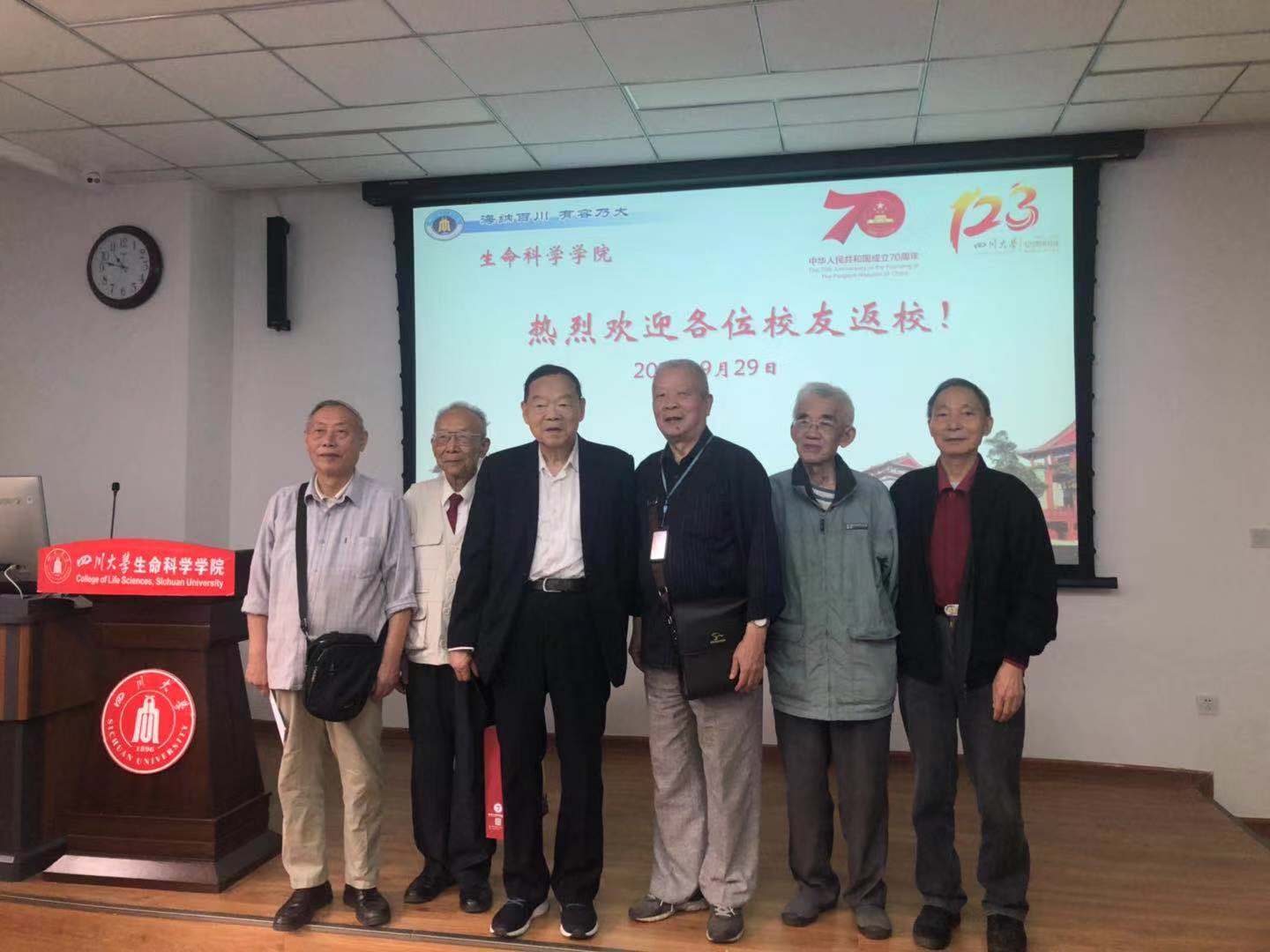 员工合影.jpg 员工合影.jpg